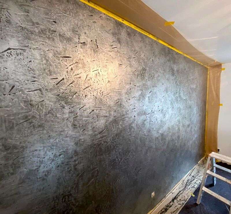 wandgestaltung-in-silber-metallic-mit-kalk-marmorputz-in-wohnzimmer-hotel-buero-ladengeschaeft-02
