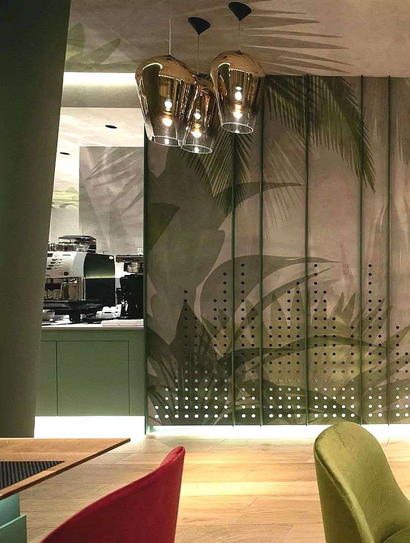 hotelgestaltung-restaurantdesign-decke-mit-tapete-von-glamora-motiv-exotic-interior-05