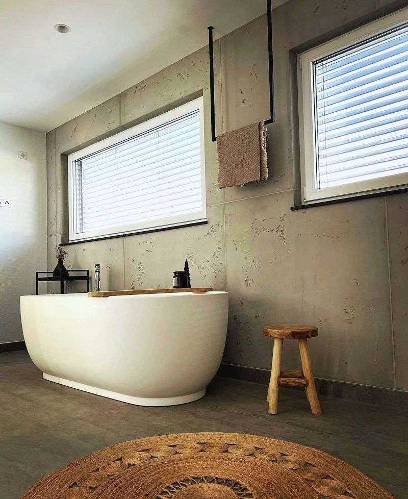 loft-badezimmer-mit-wandgestaltung-in-sichtbetonoptik-betonlook-in-lahr