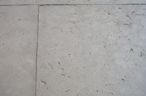 Wandgestaltung in Sichtbetonoptik (Betonlook mit Betonputz)