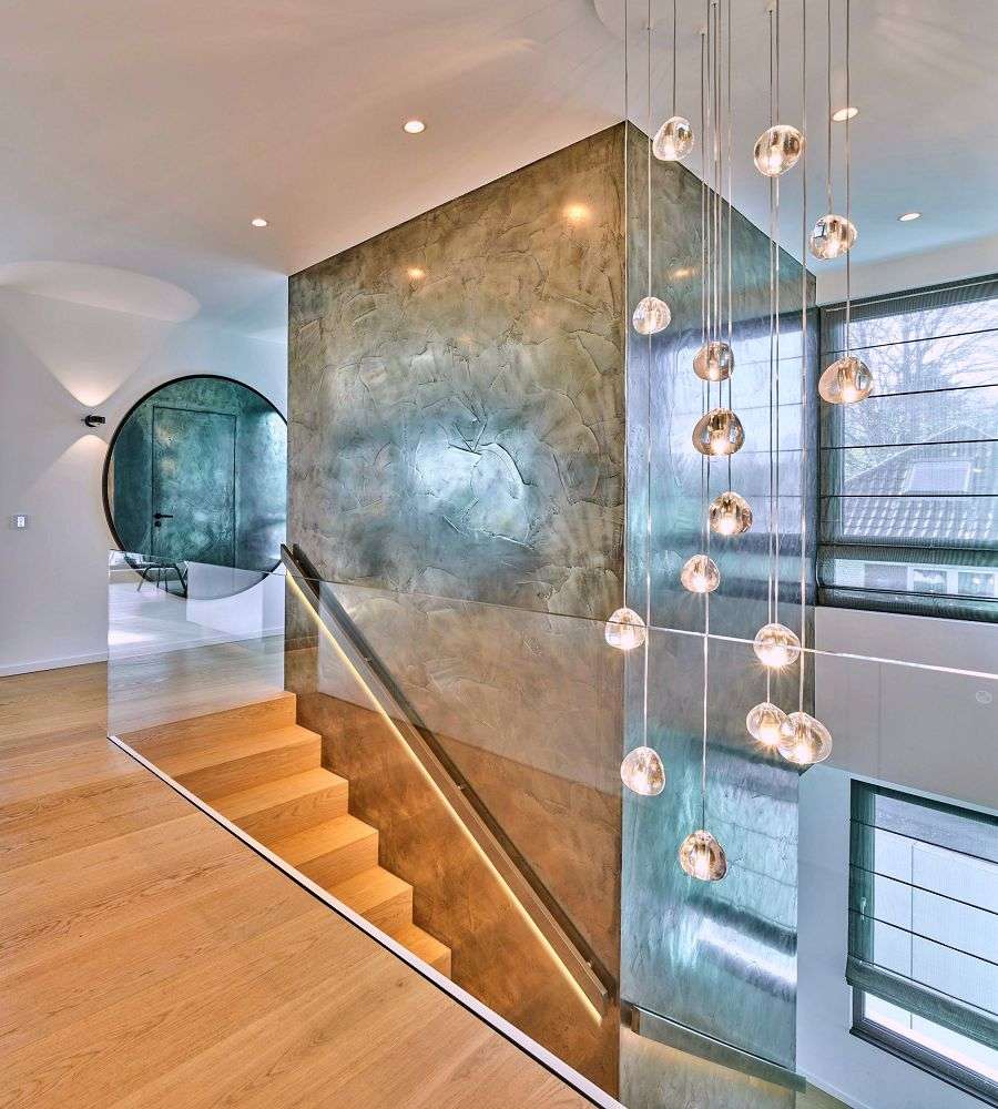 Treppenhauskubus in Echtmetall Silber