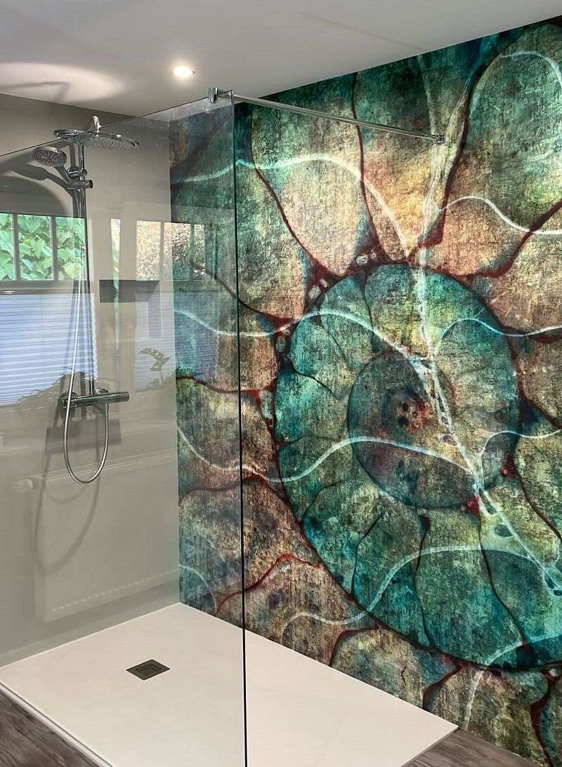 glamora-wandbelag-design-nautilus-in-badezimmer-und-dusche-04