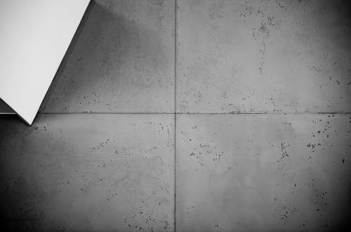 Wandgestaltung in Sichtbetonoptik (Betonlook mit Betonputz)