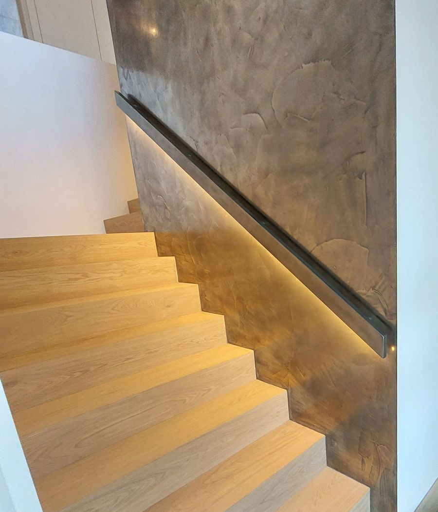 Treppenaufgang mit Echtmetallwänden