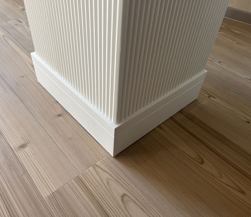Gestaltung einer rohen Betonsäule