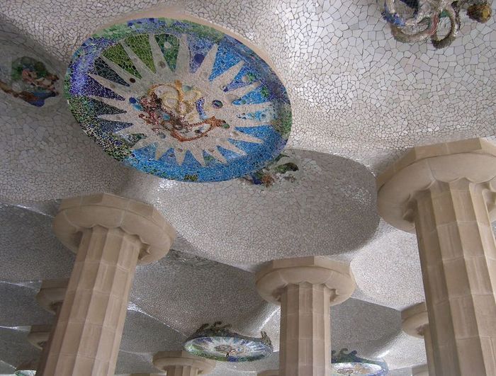 Malerische_Wohnideen_Antoni_Gaudi_Architektur_00m