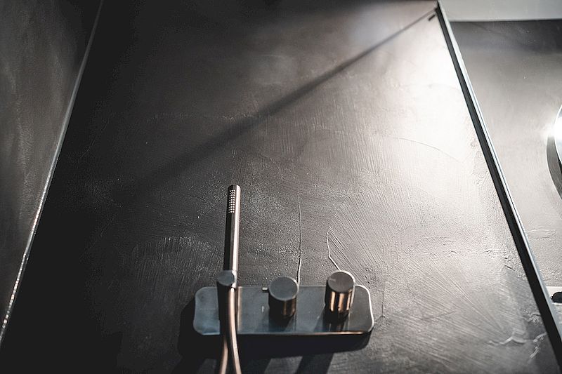 moderne-bauhausstil-villa-mit-fugenloser-bodengestaltung-im-industrielook-loftdesign-in-ulm-045