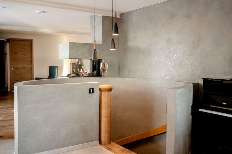 runder-treppenaufgang-alte-holztreppe-mit-gipskarton-bruestung-und-kalkputz-mit-glimmer-ravensburg-bad-wurzach-lindau-friedrichshafen-10