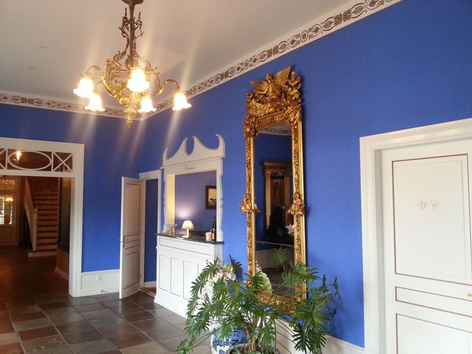 Malerische_Wohnideen - Royalblau Hotellobby Wandgestaltung Raumgestaltung 01a